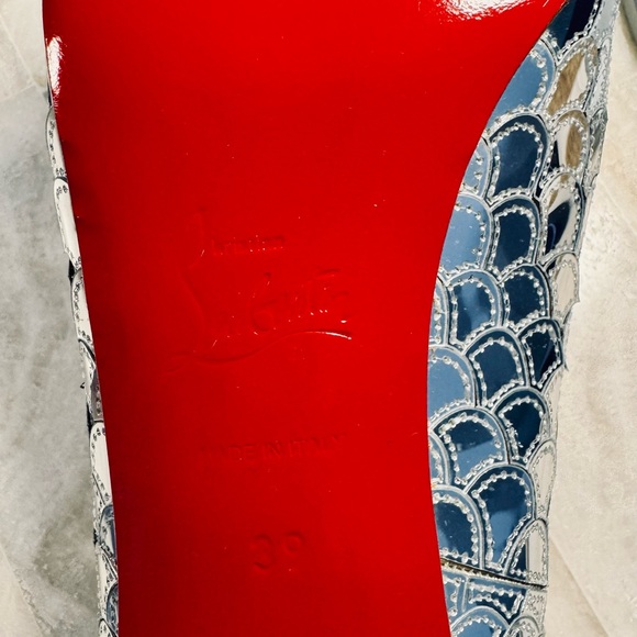 Christian Louboutin Silver Scaled Peep-Toe Heels, size 39 mint condition - Picture 7 of 10